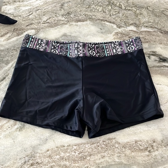 Bathing suit/ Halter top with shorts. - Picture 4 of 5